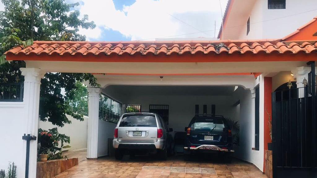 casa-de-2-niveles-y-3-habitaciones-de-venta-en-santiago-directorio-inmobiliario-republica-dominicana