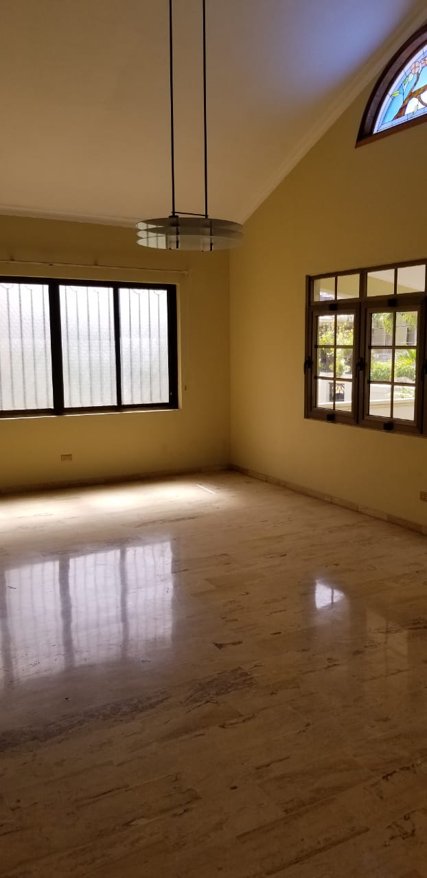 casa-de-venta-con-2-niveles-en-santiago-de-los-caballeros-en-republica-dominicana