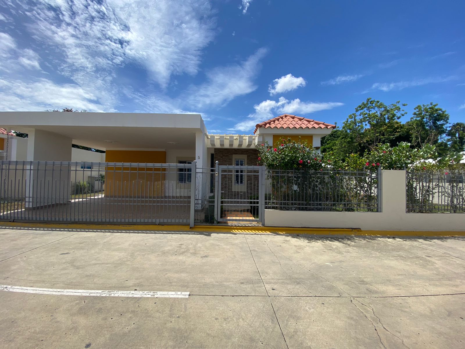 casa-de-venta-con-tres-habitaciones-en-santiago-de-los-caballeros-gurabo