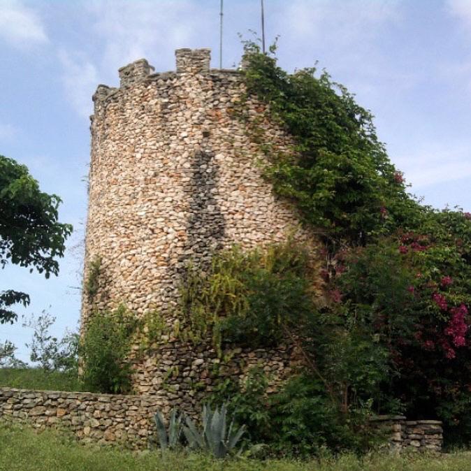 casa-grande-con-manglares-ruinas-mar