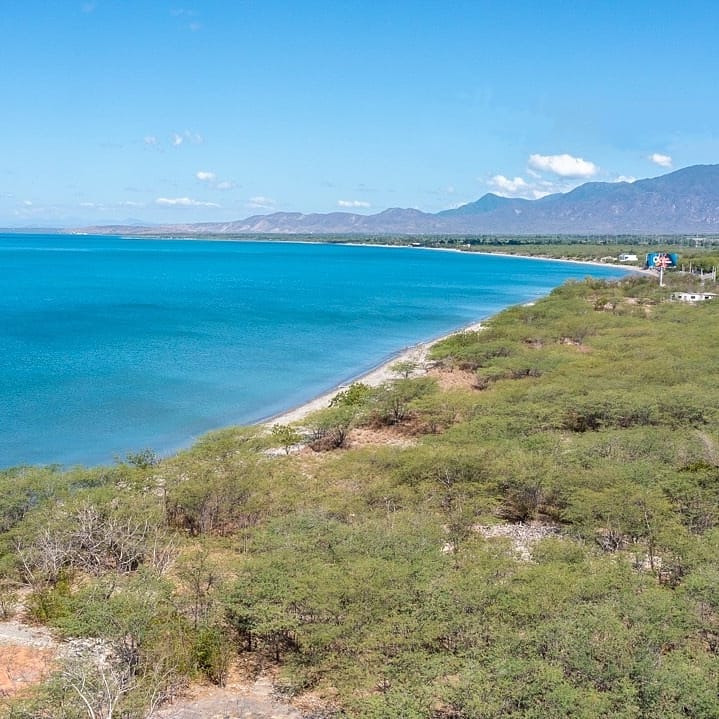 Terreno-de-venta-en-azua-bahia-de-ocoa
