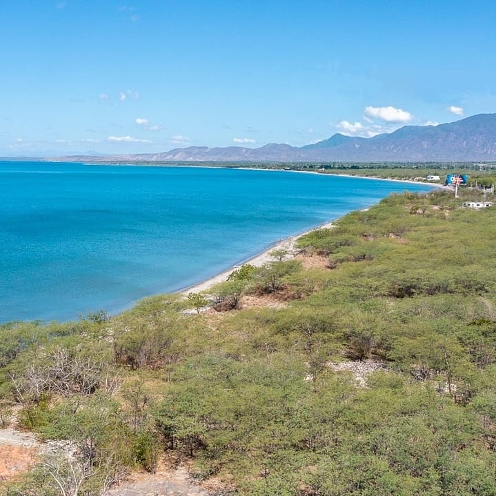 Terreno-de-venta-en-azua-bahia-de-ocoa