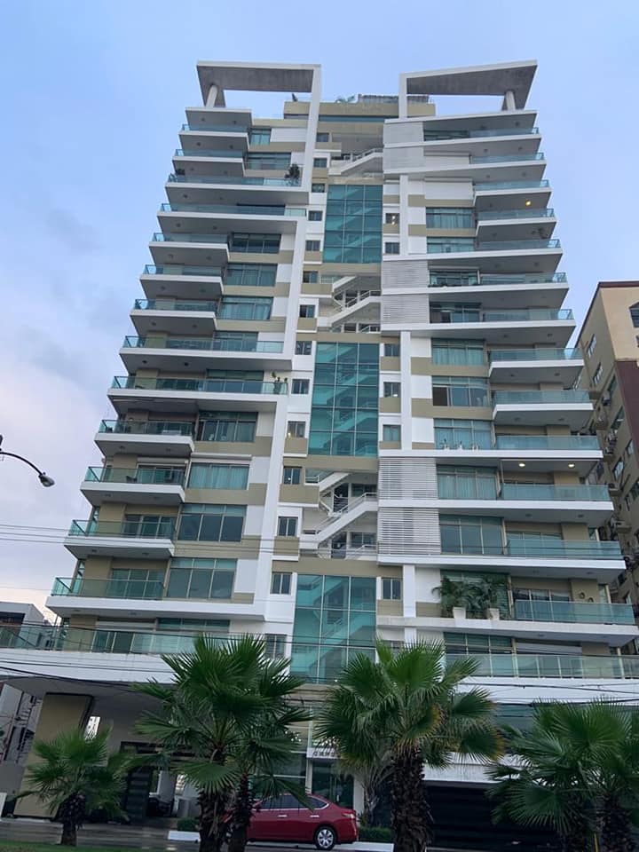 apartamento-amplio-en-una-tore-de-lujo-de-venta-en-santo-domingo