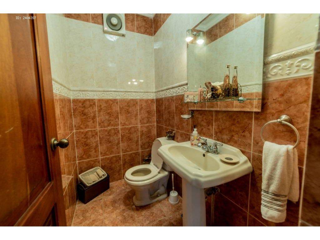 casa-con-piscina-de-venta-en-santo-domingo