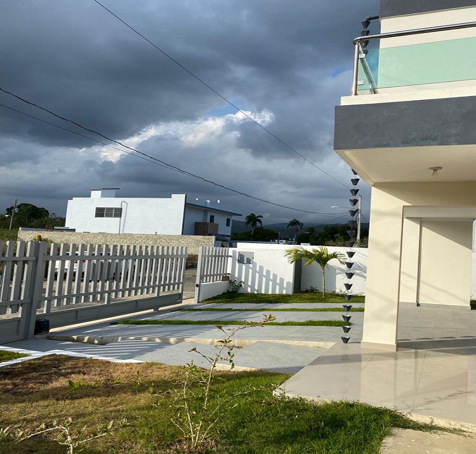 casa-de-dos-niveles-con-tres-habitaciones-de-venta-en-santiago-de-los-caballeros