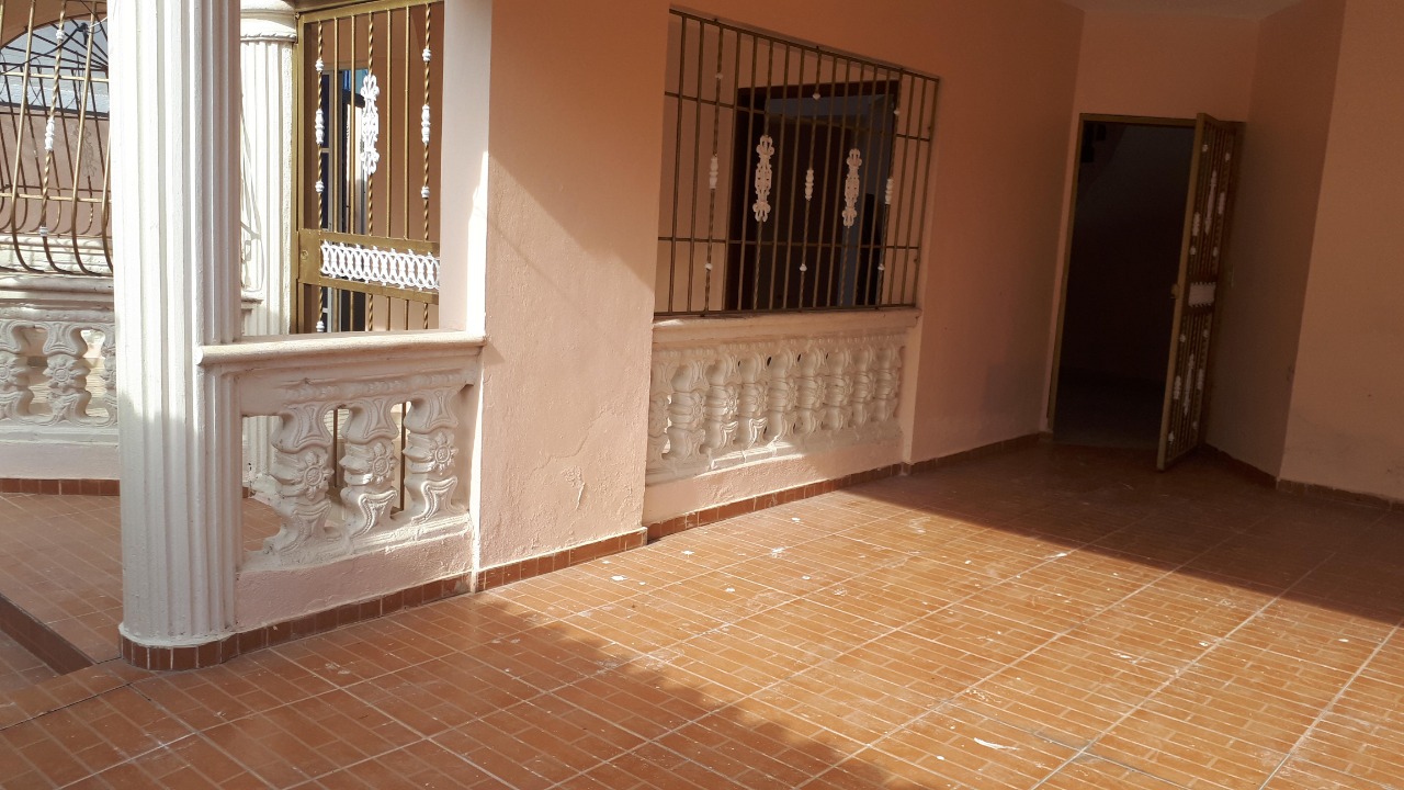 casa-de-tres-niveles-de-venta-en-santo-domingo