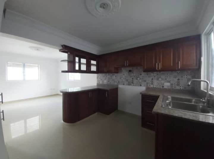 casa-grande-de-tres-habitaciones-de-venta-en-santo-domingo-este