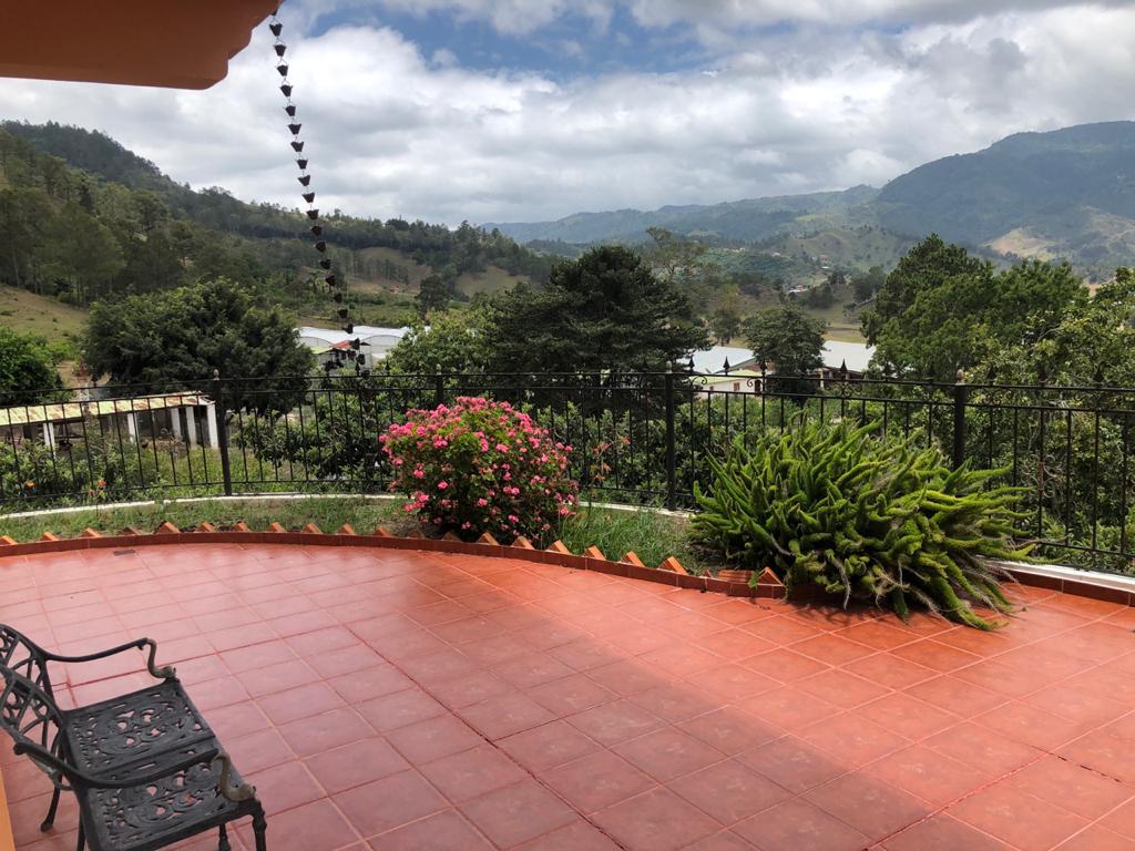 finca-grande-y-barata-de-venta-en-constanza